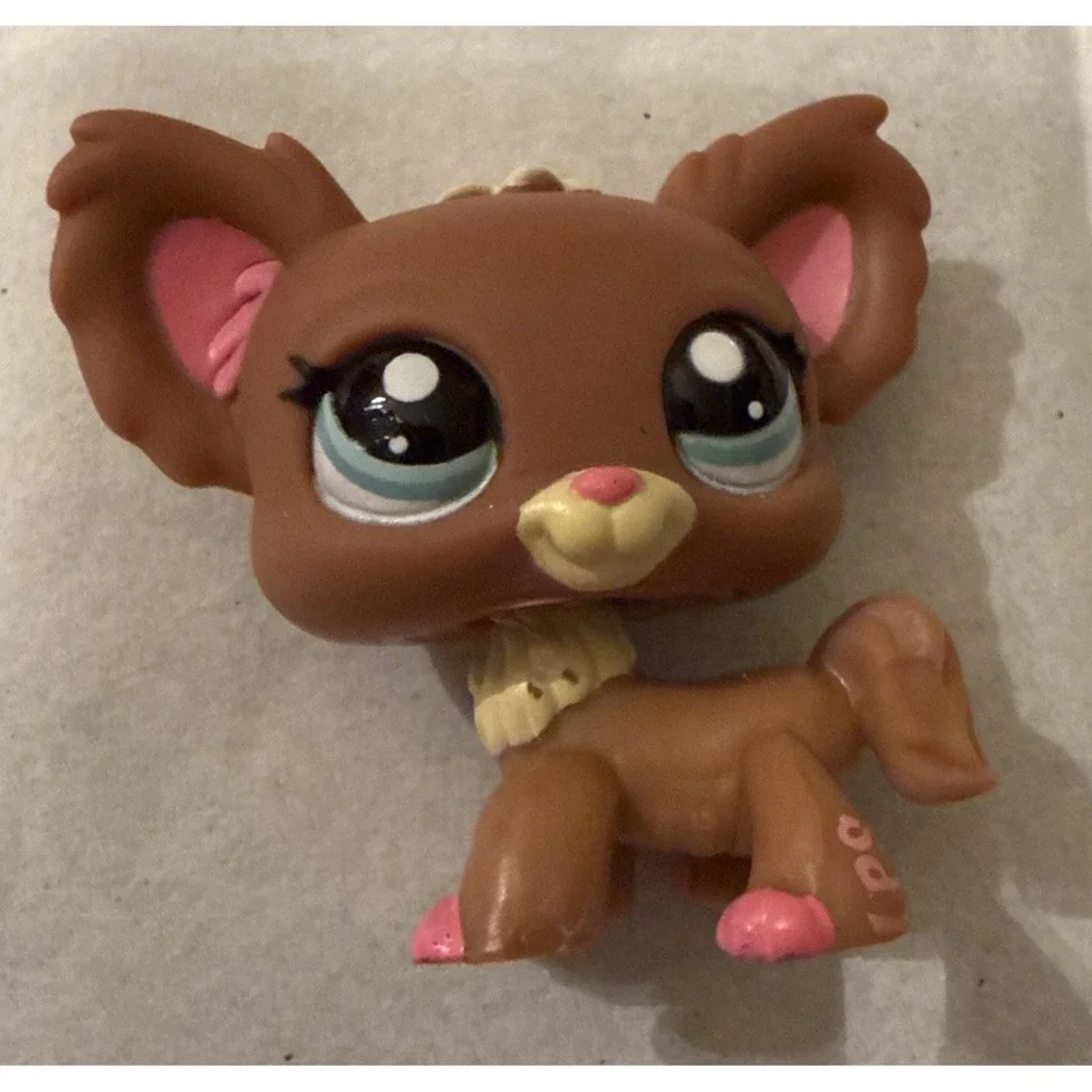 Littlest Pet Shop LPS #1623 Brown Chihuahua Dog Blue Eyes Pink Paws Hasbro